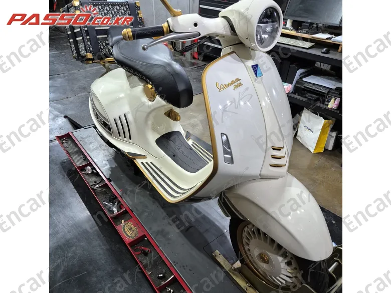 VESPA 946 CHRISTIAN DIOR EDITION - фото 1
