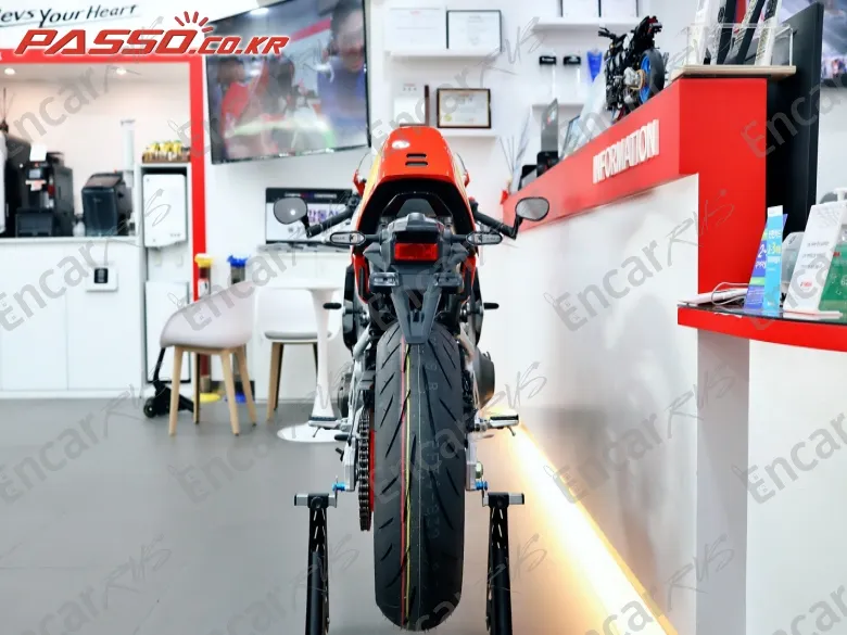 YAMAHA XSR 900 GP - фото 2