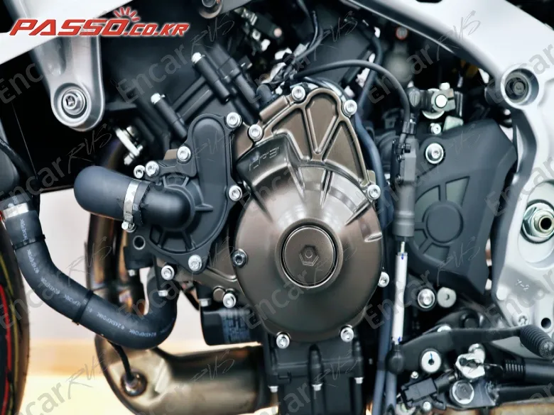 YAMAHA XSR 900 GP - фото 4
