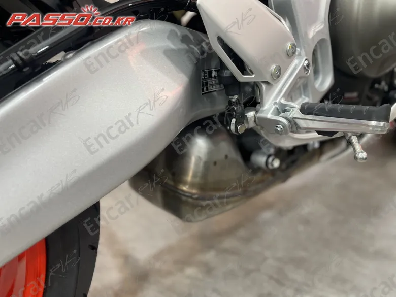YAMAHA XSR 900 GP - фото 6