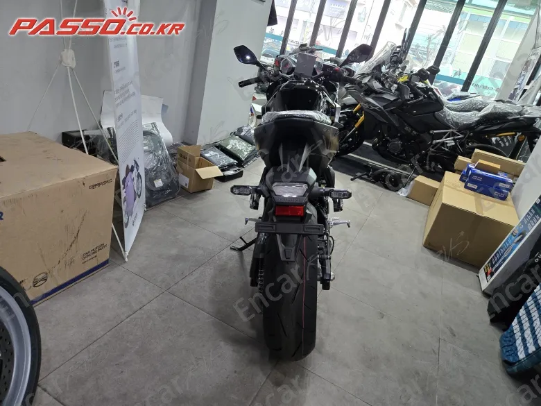 SUZUKI GSX 8 R - фото 2