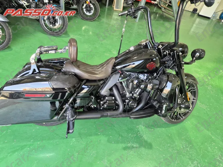 HARLEY-DAVIDSON ROADKING SPECIAL - фото 0