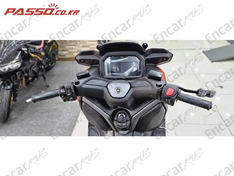 YAMAHA X MAX 300 ABS - фото 3