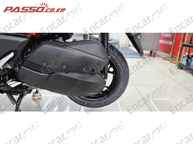 YAMAHA X MAX 300 ABS - фото 4