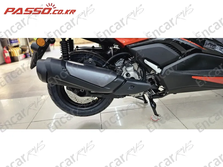 YAMAHA X MAX 300 ABS - фото 6
