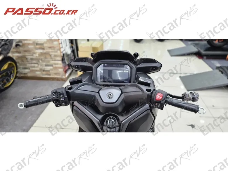 YAMAHA X MAX 300 ABS - фото 3