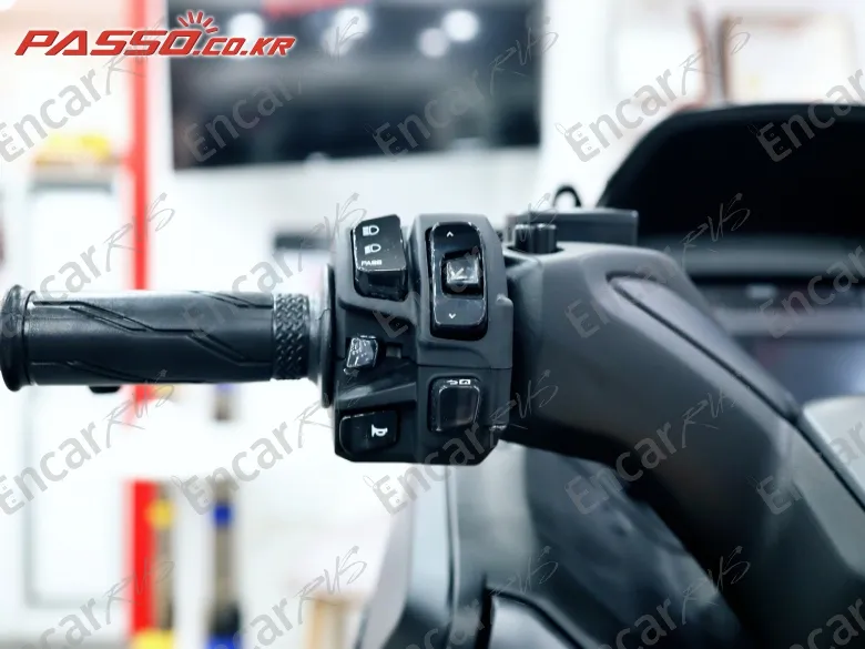 YAMAHA X MAX 300 ABS - фото 3