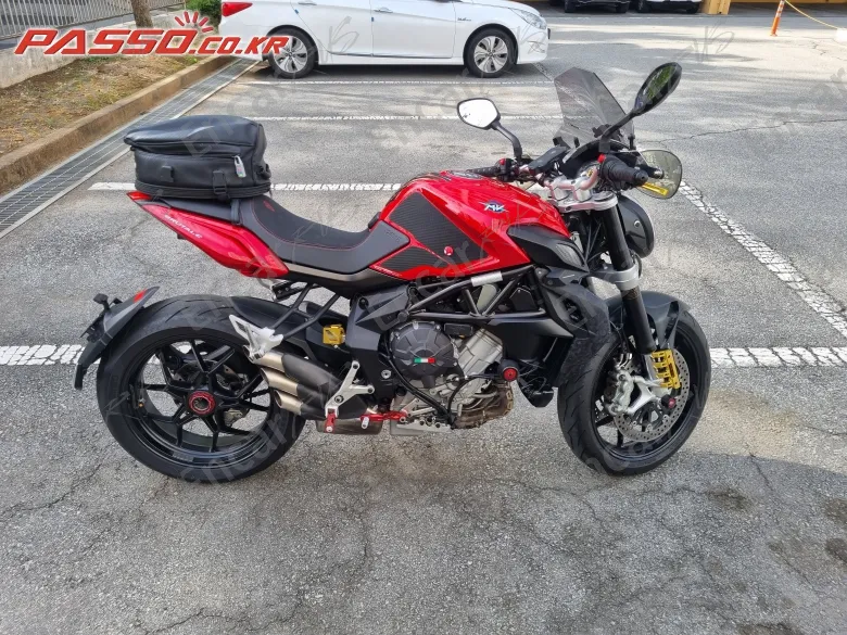 MV AGUSTA BRUTALE 675 - фото 0