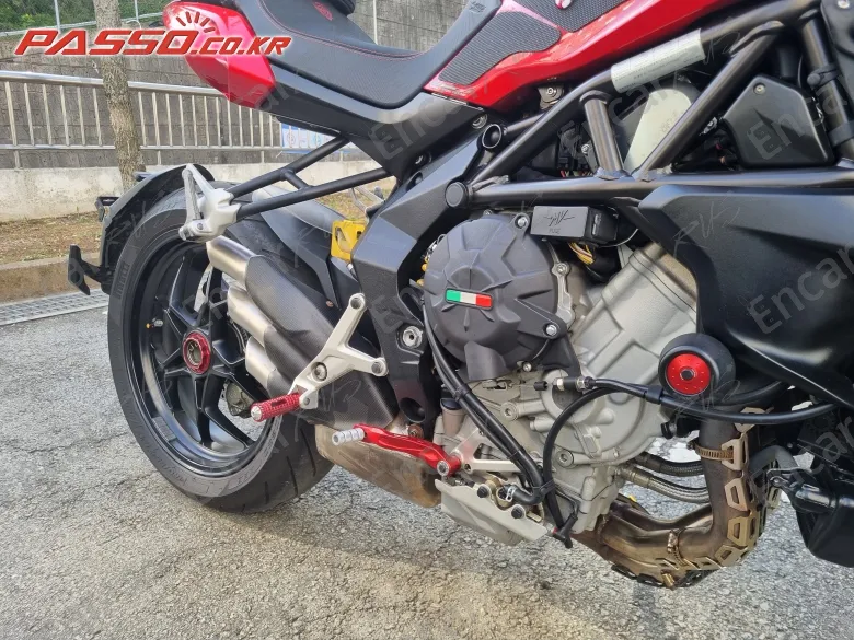 MV AGUSTA BRUTALE 675 - фото 6