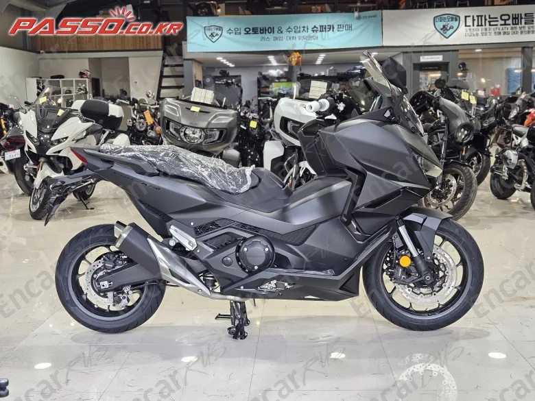 Honda Forza 750 - фото 0