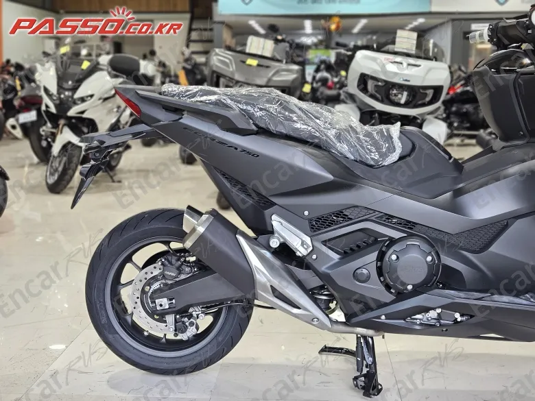 Honda Forza 750 - фото 6