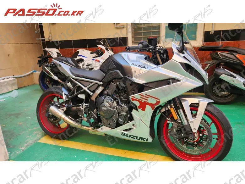 SUZUKI GSX 8 R - фото 0