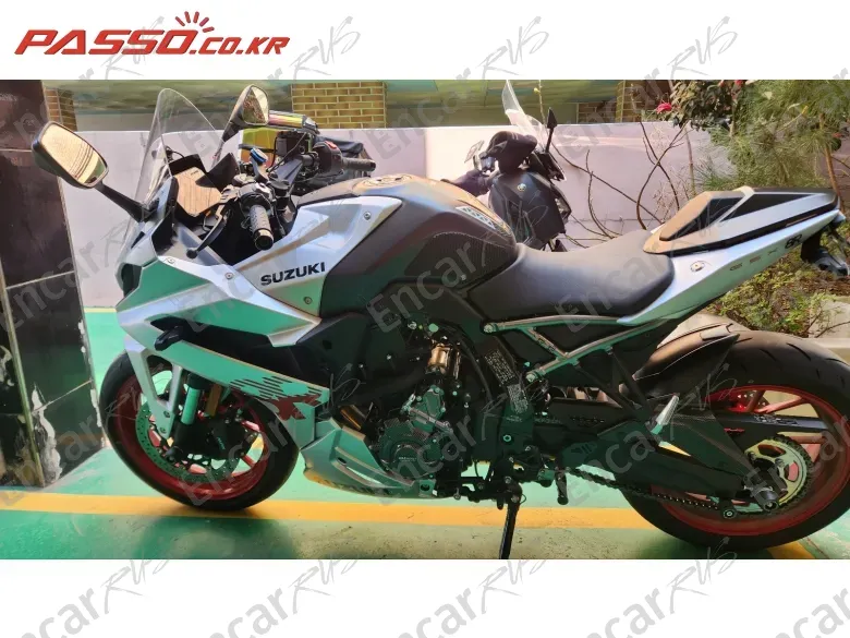 SUZUKI GSX 8 R - фото 1