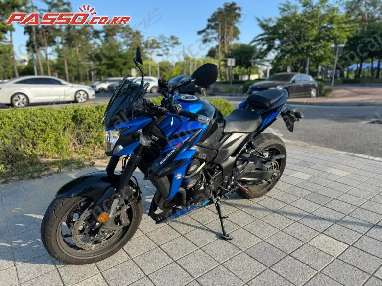 Suzuki Gsx S 750 - фото 4