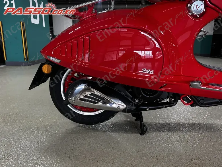 VESPA 946 RED - фото 6