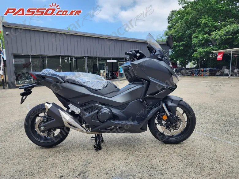 Honda Forza 750