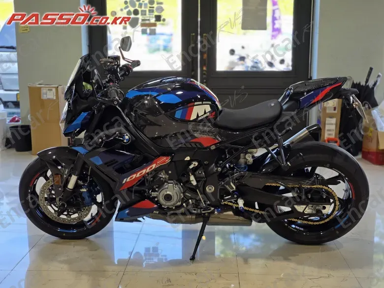 BMW M 1000 R - фото 1