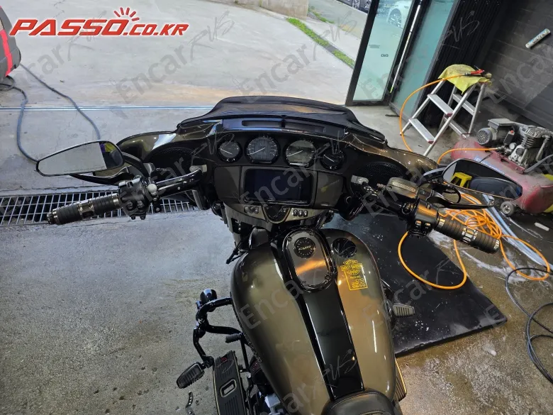 HARLEY-DAVIDSON FLHXSE - фото 3