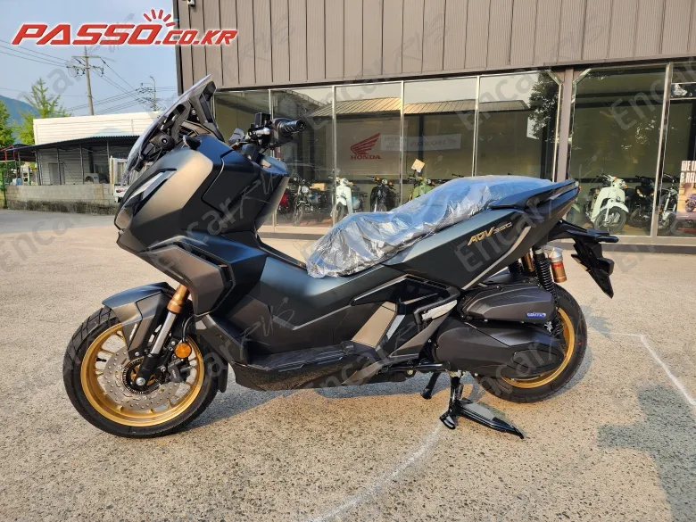 Honda Adv 350 - фото 1