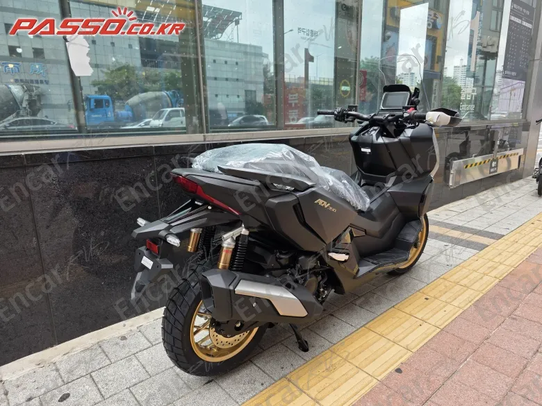 Honda Adv 350 - фото 2