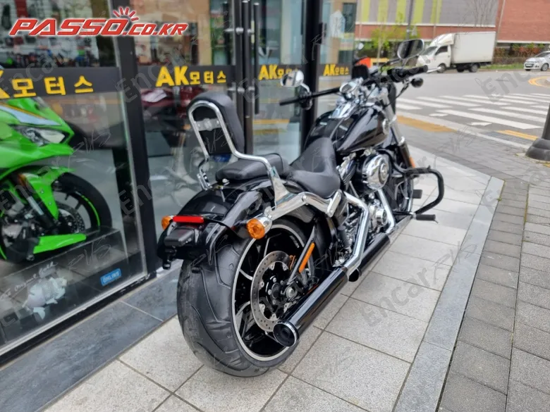 HARLEY-DAVIDSON BREAKOUT - фото 2