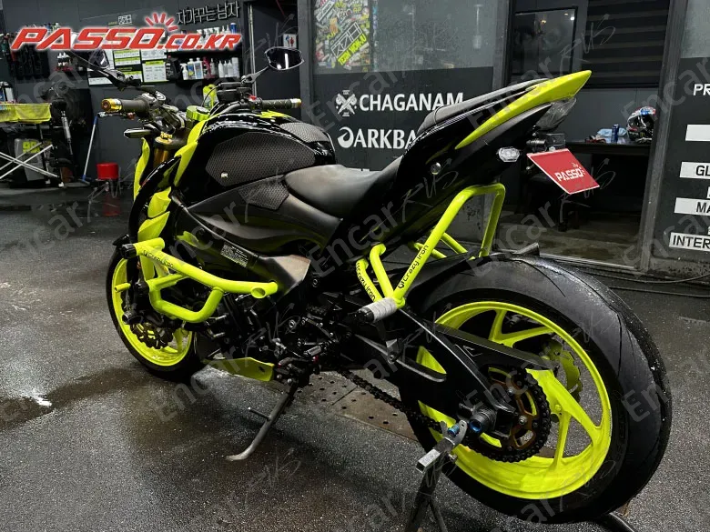 SUZUKI GSX S 1000 - фото 1