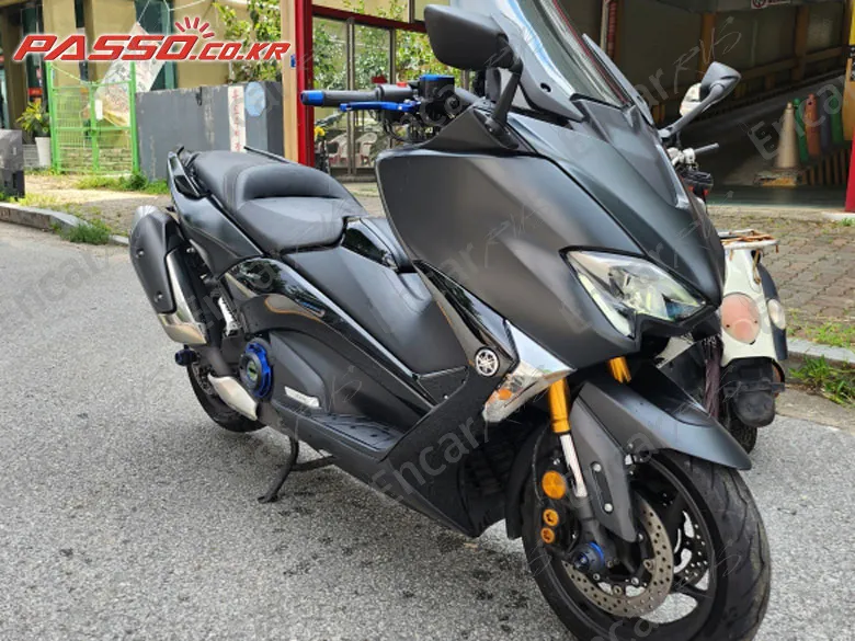 Yamaha T Max DX