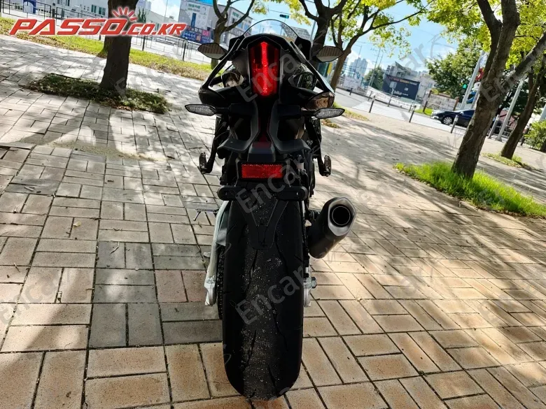 Yamaha Yzf R1 M - фото 2