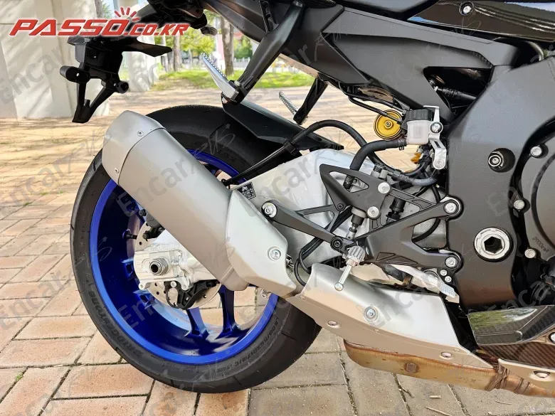 Yamaha Yzf R1 M - фото 6