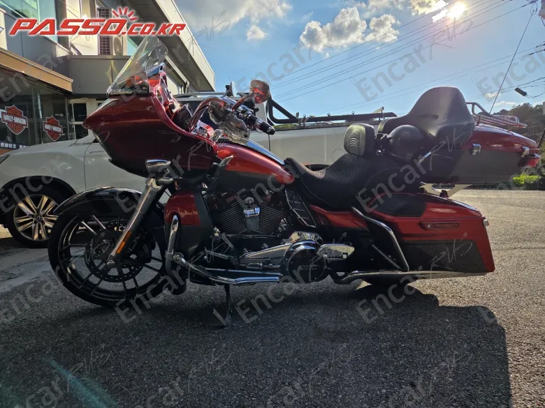 Harley-Davidson Fltruse Cvo Road Glide Ultra - фото 1