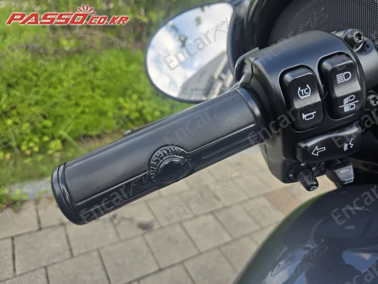 HARLEY-DAVIDSON FLHXS STREET GLIDE SPECIAL - фото 3