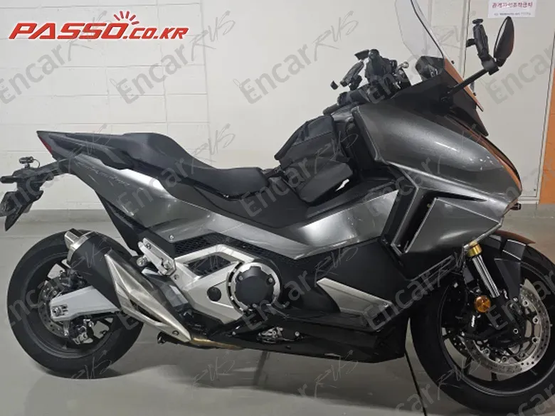 Honda Forza 750
