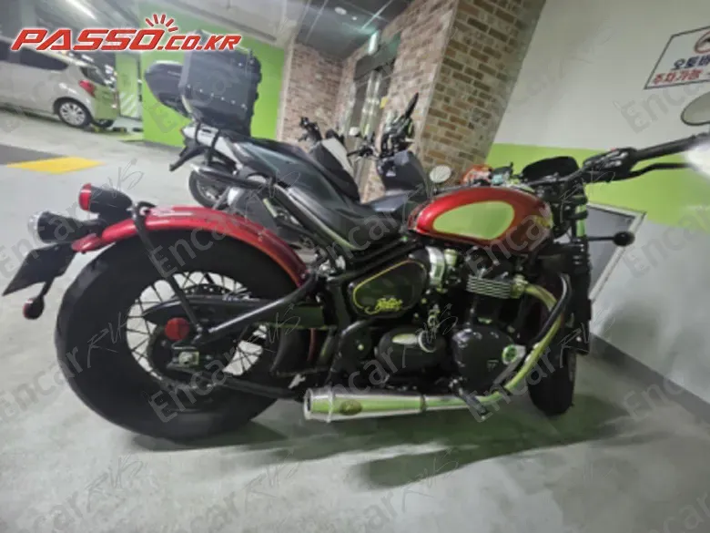 Triumph Bonneville Bobber - фото 0