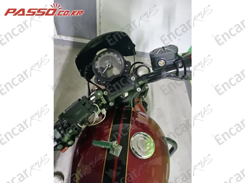 Triumph Bonneville Bobber - фото 3