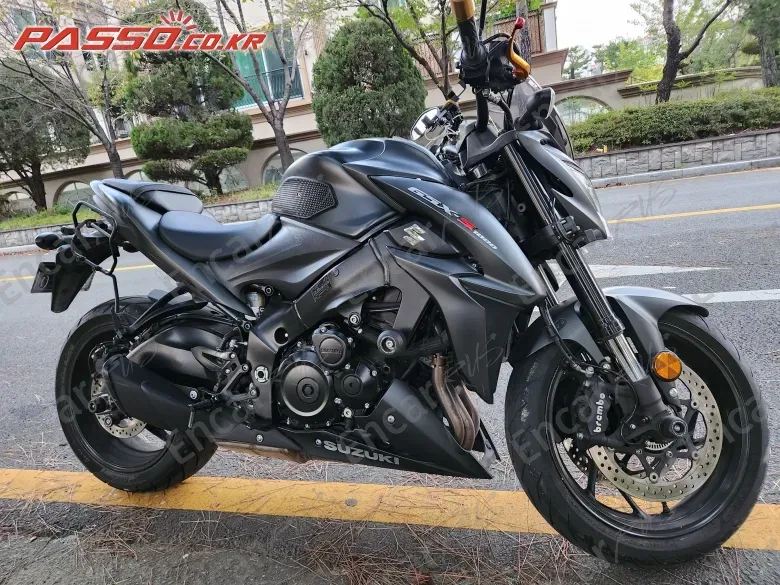 SUZUKI GSX S 1000 - фото 0
