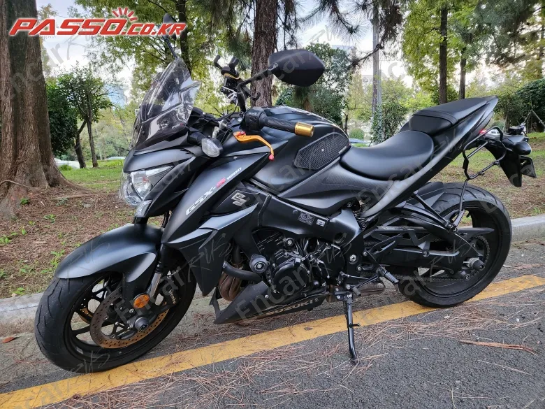 SUZUKI GSX S 1000 - фото 1