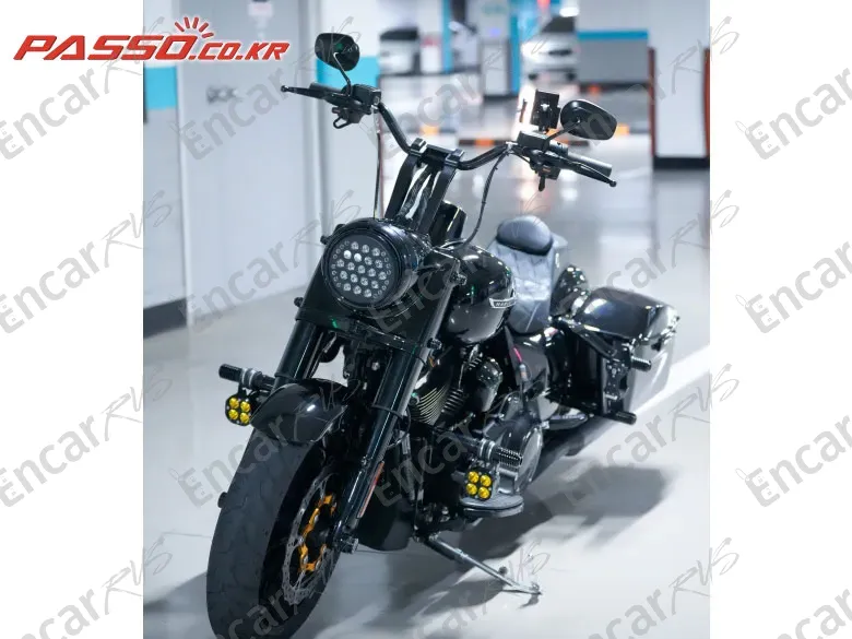 HARLEY-DAVIDSON ROAD KING SPECIAL - фото 1