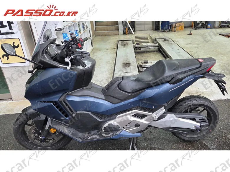 HONDA FORZA 750 - фото 0