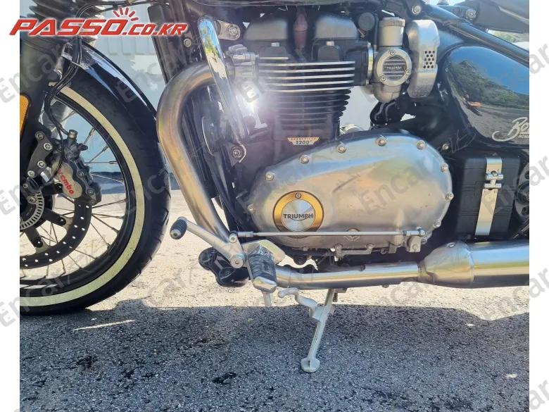 Triumph Bonneville Bobber - фото 4