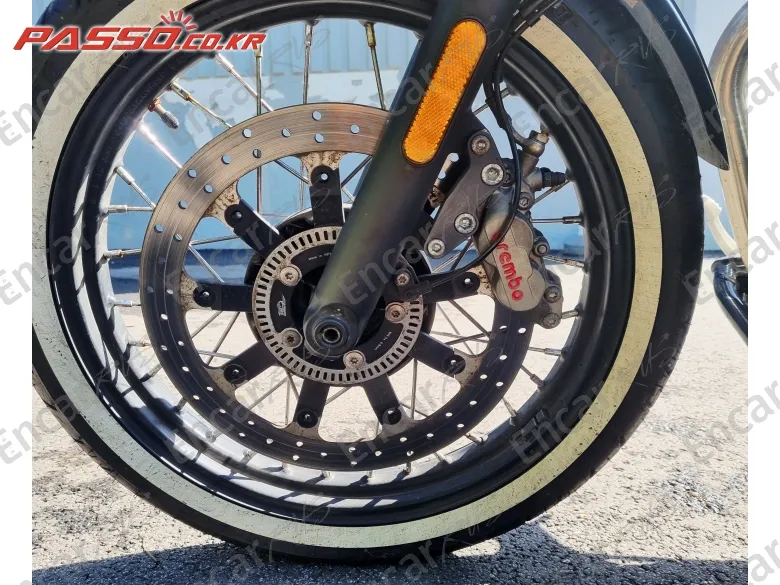 Triumph Bonneville Bobber - фото 5