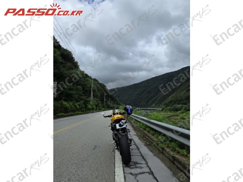 Triumph Street Triple Rs - фото 2