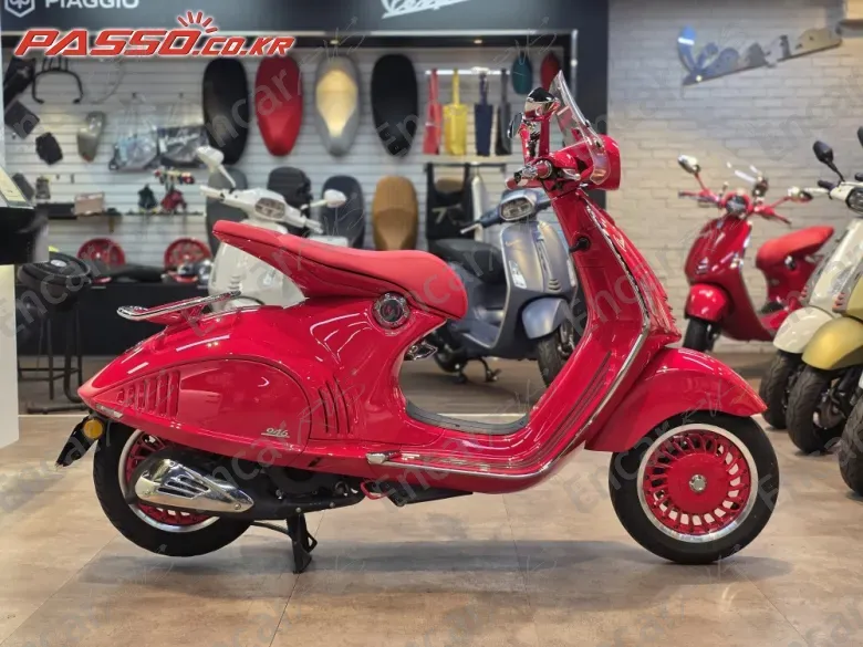 Vespa 946 Red - фото 0
