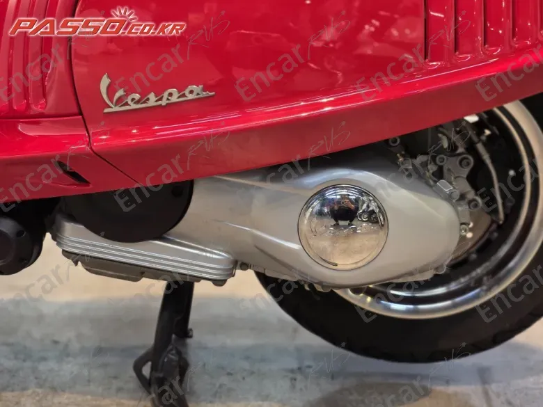 Vespa 946 Red - фото 4