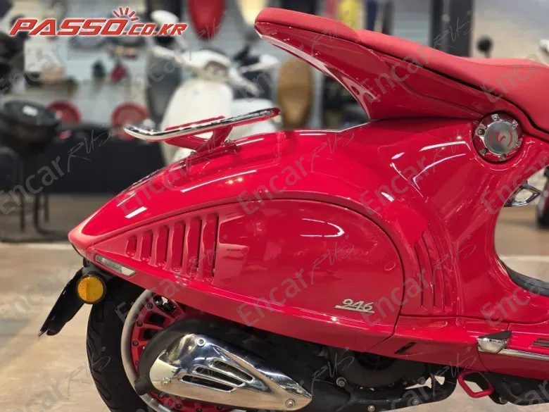Vespa 946 Red - фото 6