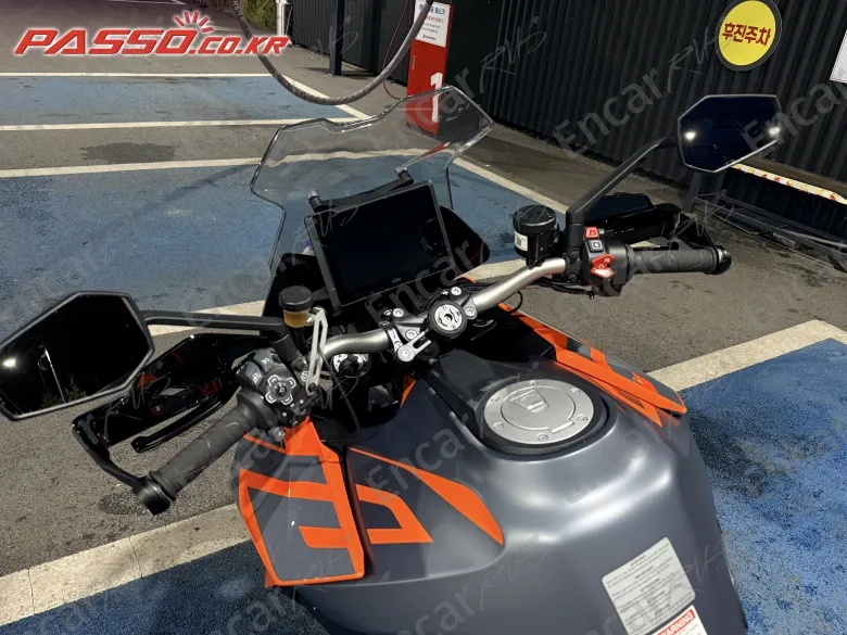 KTM 1290 SUPER DUKE GT - фото 4