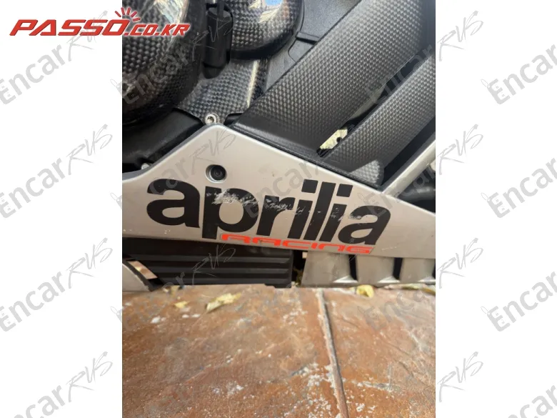 Aprilia Rsv 4 R - фото 6