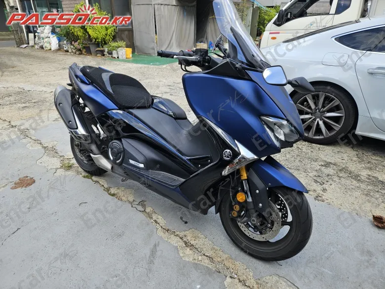 Yamaha T Max DX