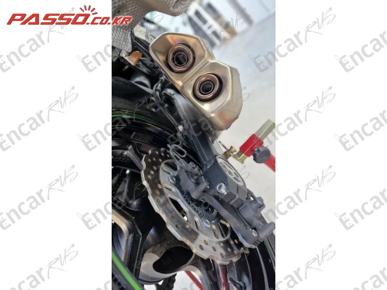 KAWASAKI Z 1000 SX - фото 6