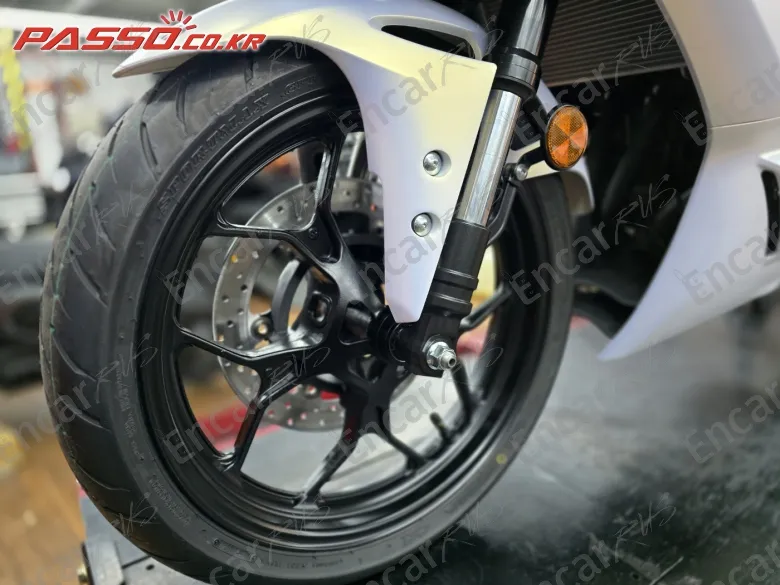 YAMAHA YZF R3 - фото 5