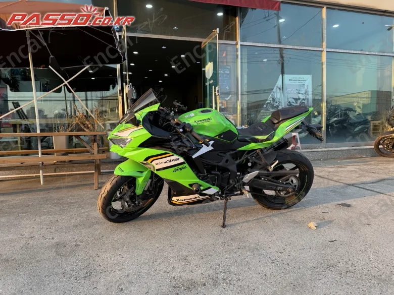 KAWASAKI NINJA ZX 4 RR - фото 1